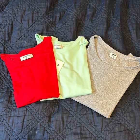 Aritzia everyday T shirt bundle. - Picture 3 of 10